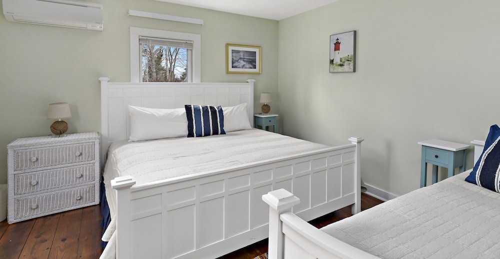 Inn at the Oaks by null