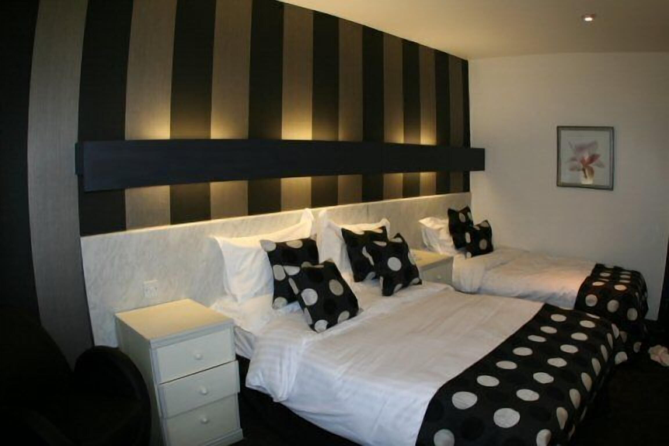 Literie hypoallergénique, coffres-forts dans les chambres, bureau, Wi-Fi