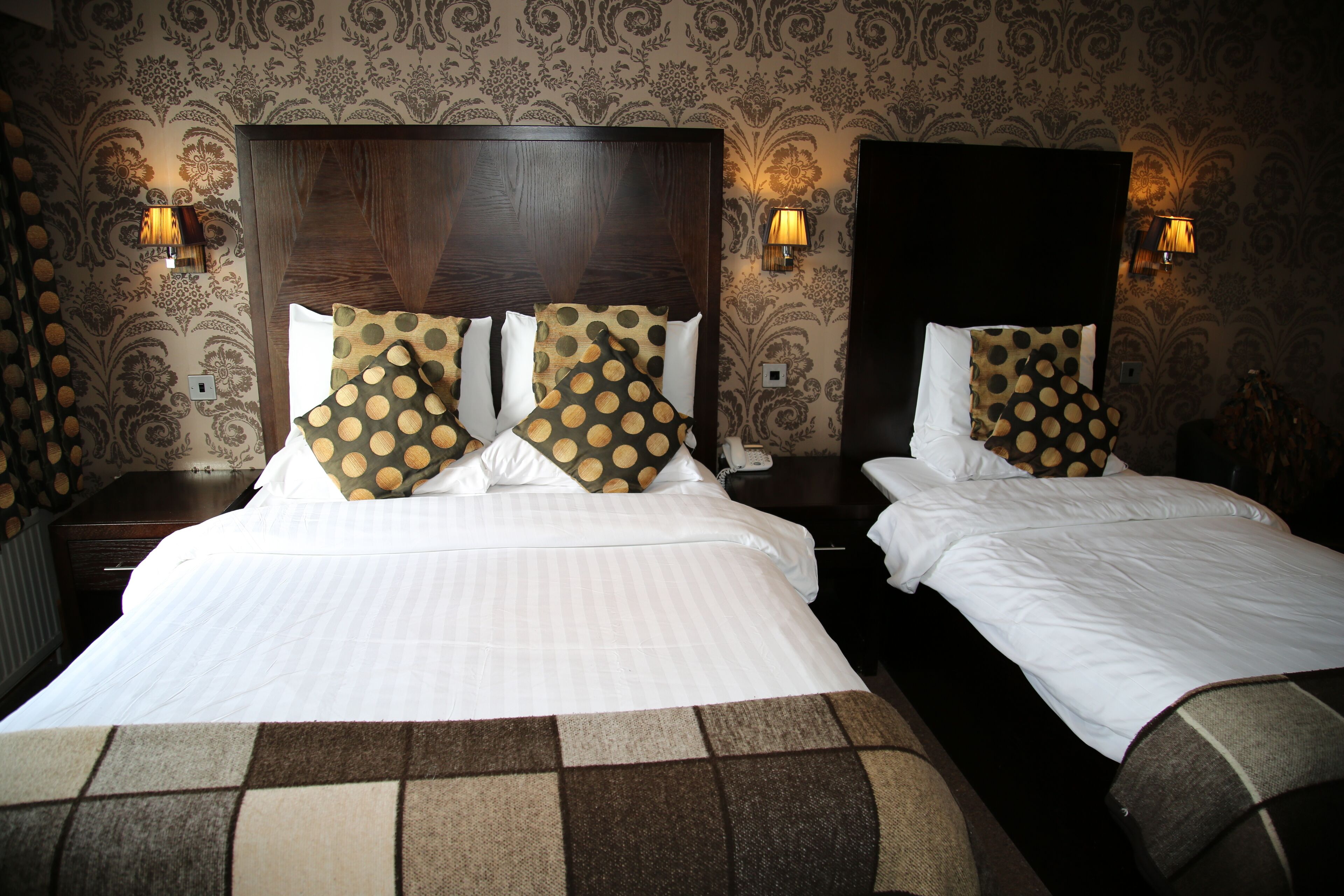 Deluxe Quadruple Room | Hypo-allergenic bedding, in-room safe, desk, WiFi