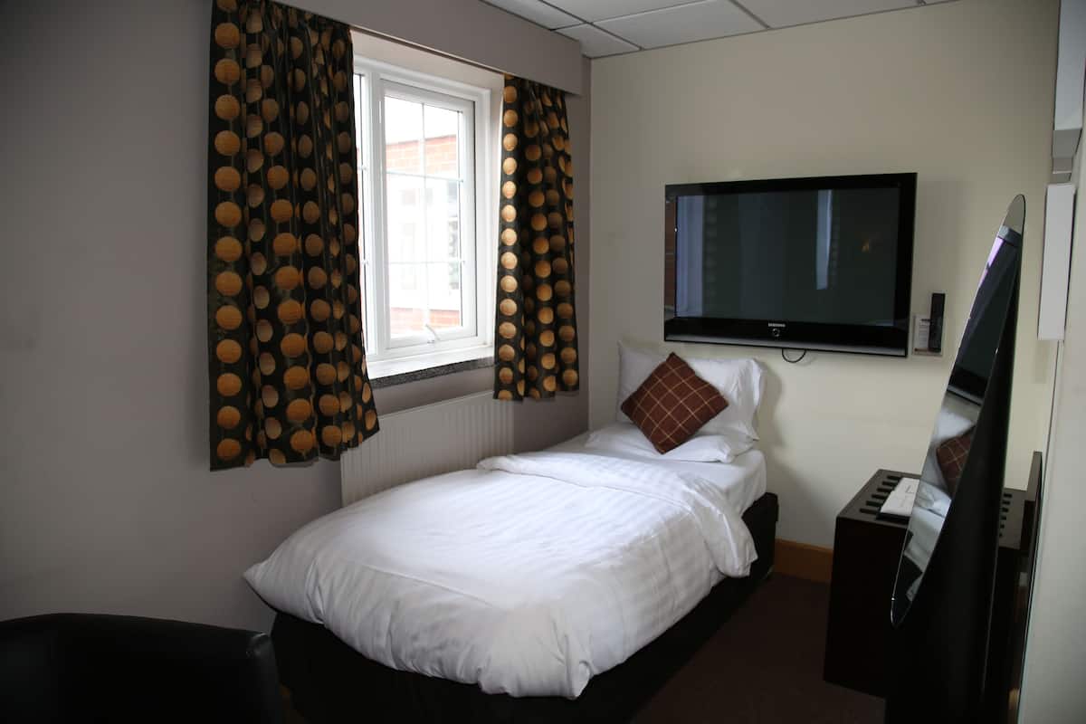 Classic Single Room | Hypo-allergenic bedding, in-room safe, desk, WiFi