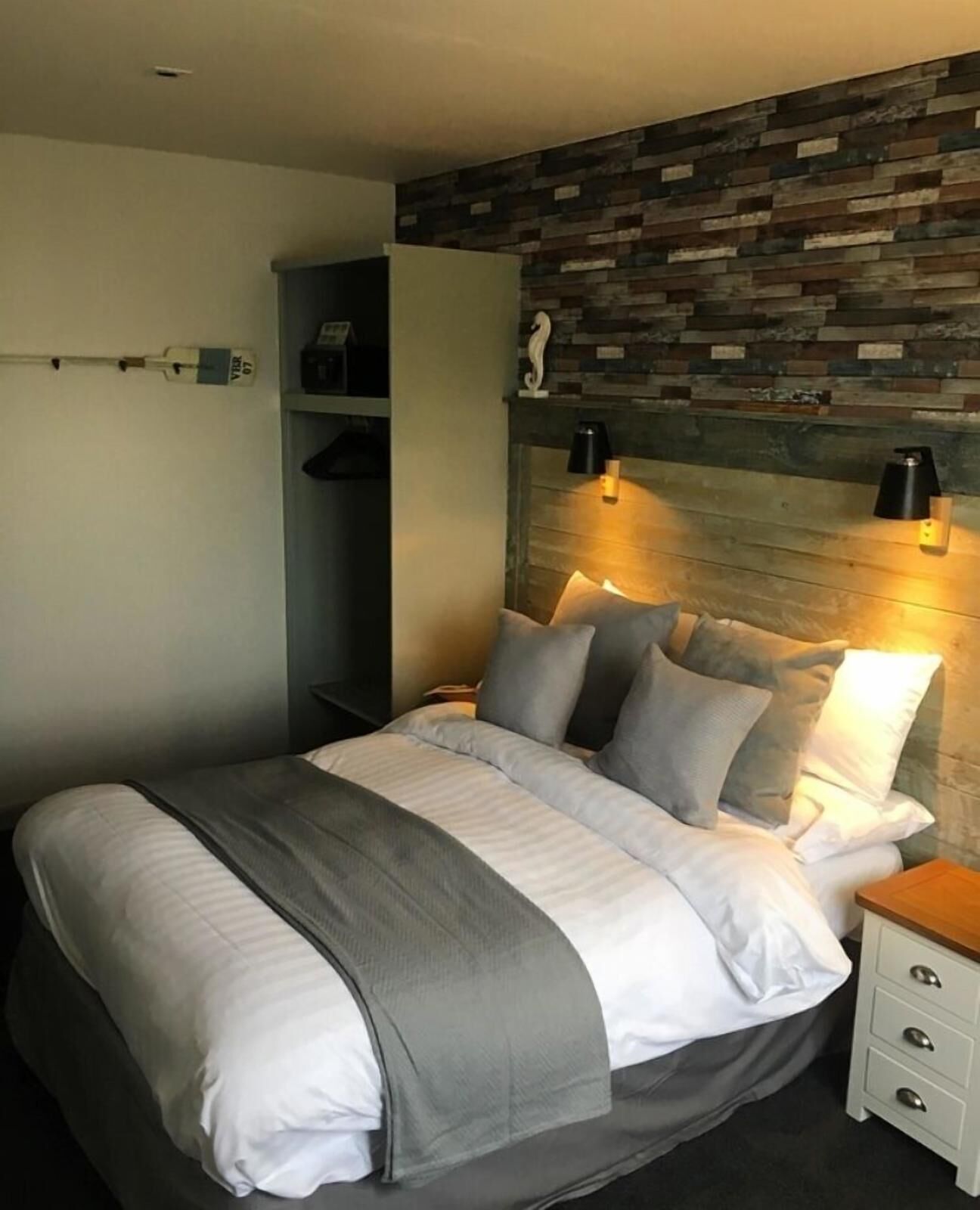 Literie hypoallergénique, coffres-forts dans les chambres, bureau, Wi-Fi