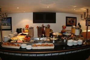 Breakfast area - Inn On The Prom Hotel (Lytham St. Anne's)