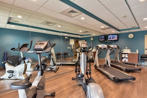 A gym with various exercise equipment including treadmills, stationary bikes, and elliptical machines. - Holiday Inn Express and Suites Springfield Medical District by IHG (Springfield)