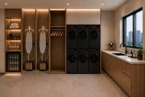A modern kitchen with built-in appliances, a sink, and a window. - Vienna International Hotel (Beijing Niujie Guang'anmennei Subway Station Branch) (Beijing)