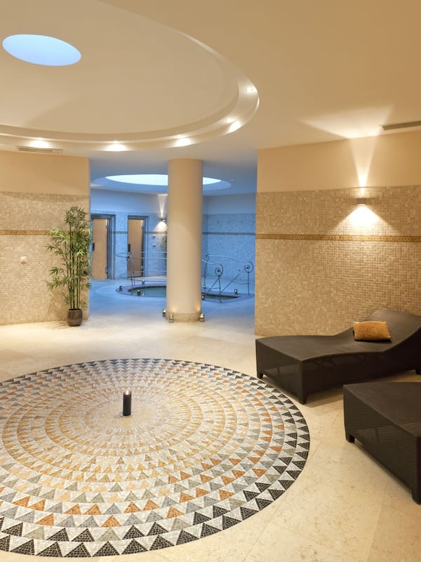 Couples treatment rooms, hot springs, body treatments, mud baths