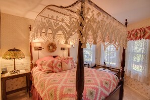 Habitación tradicional, 1 cama de matrimonio | Decoración individual, tabla de planchar con plancha, wifi gratis