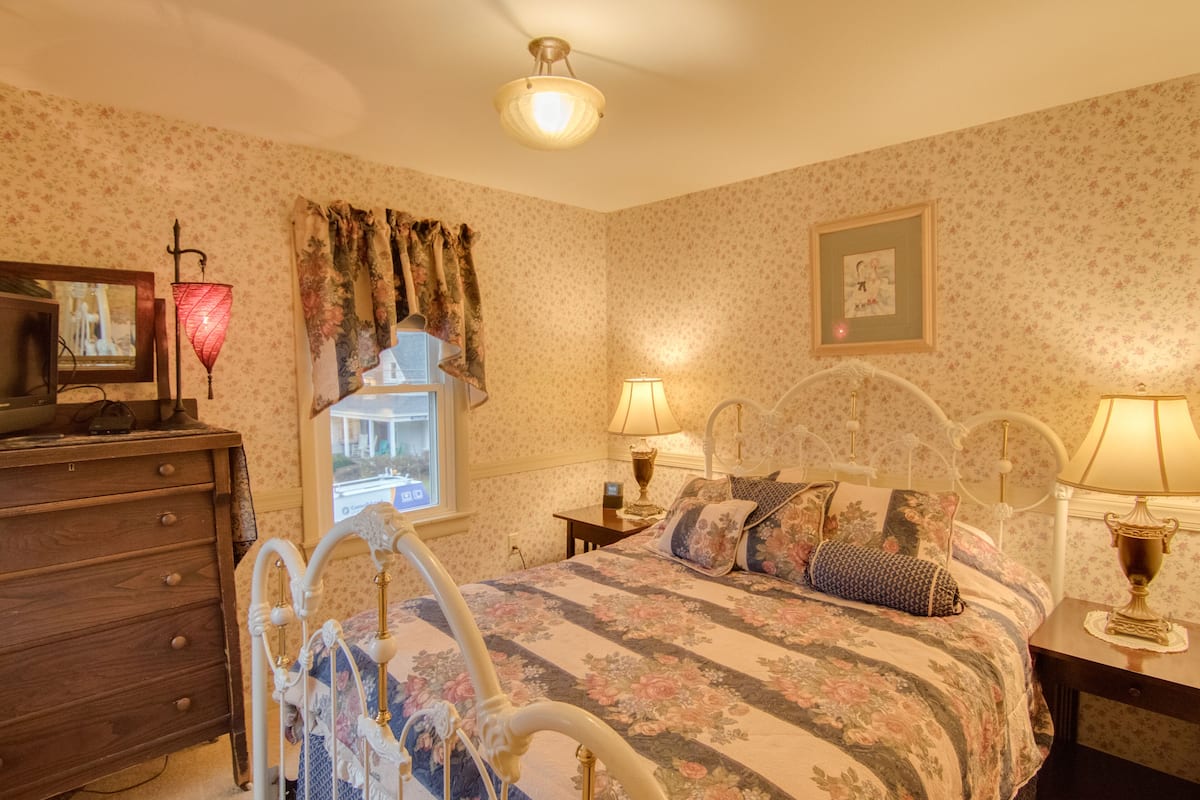 Traditional Room, 1 Queen Bed