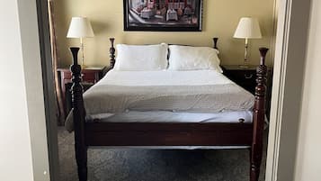 Standard Room, 1 Queen Bed  | Zona de estar | Una televisión