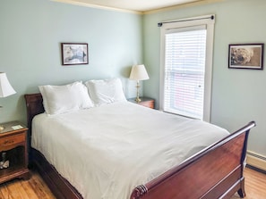 Deluxe Room, 1 Queen Bed | Premium bedding, individually decorated, individually furnished, desk - The Inn at Montpelier (Montpelier)