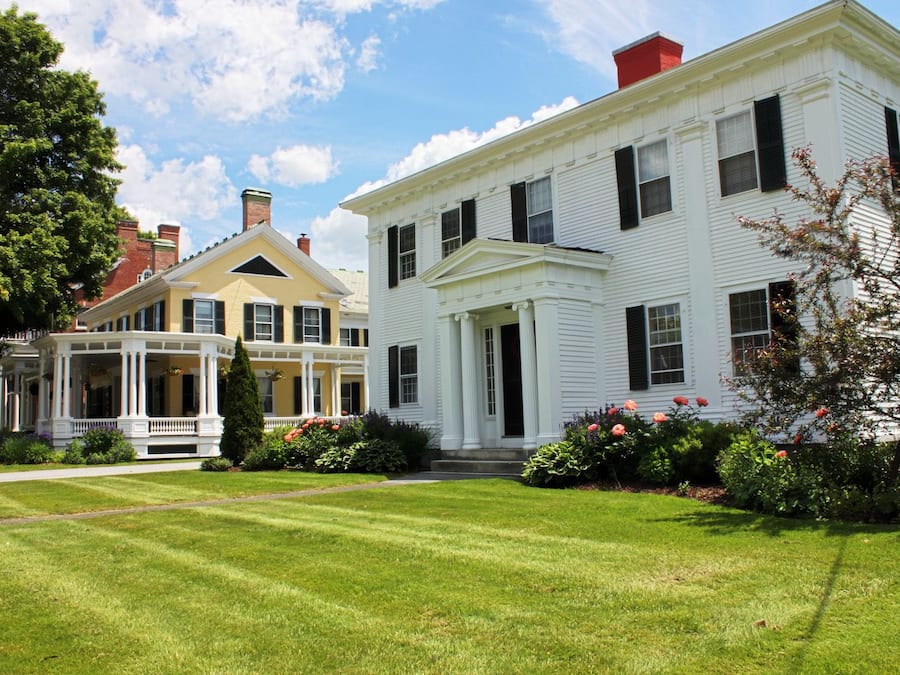 Pintu masuk hartanah