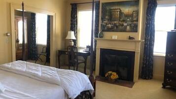 デラックス ルーム キングベッド 1 台 | 高級寝具、客室ごとに異なる装飾、客室ごとに異なるインテリア、デスク