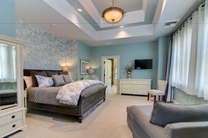 Suite, 1 King Bed (Hargadine) | Egyptian cotton sheets, premium bedding, down comforters, pillowtop beds