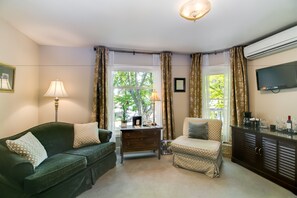 Double Room, 1 Queen Bed (Marjorie Roy) | Egyptian cotton sheets, premium bedding, down comforters, pillowtop beds - Winchester Inn (Ashland)