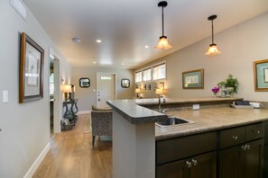 Suite, 2 Bedrooms (Duet Suite) | Living area | Flat-screen TV - Winchester Inn (Ashland)