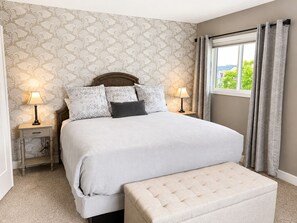 Superior Suite, Mountain View | Egyptian cotton sheets, premium bedding, down duvets, pillow-top beds - Winchester Inn (Ashland)