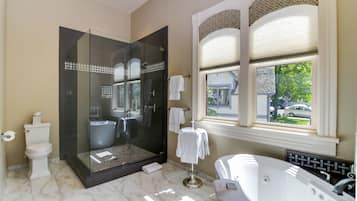 Phòng Suite, 1 giường cỡ king (Hargadine) | Buồng tắm vòi sen