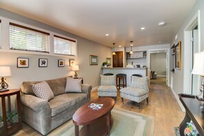 Suite, 2 Bedrooms (Duet Suite) | Living area | Flat-screen TV - Winchester Inn (Ashland)