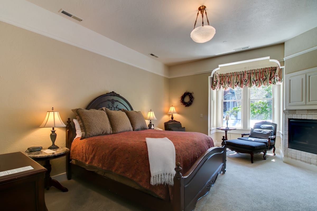 Suite, 1 King Bed (Fordyce) | Egyptian cotton sheets, premium bedding, down duvets, pillow-top beds