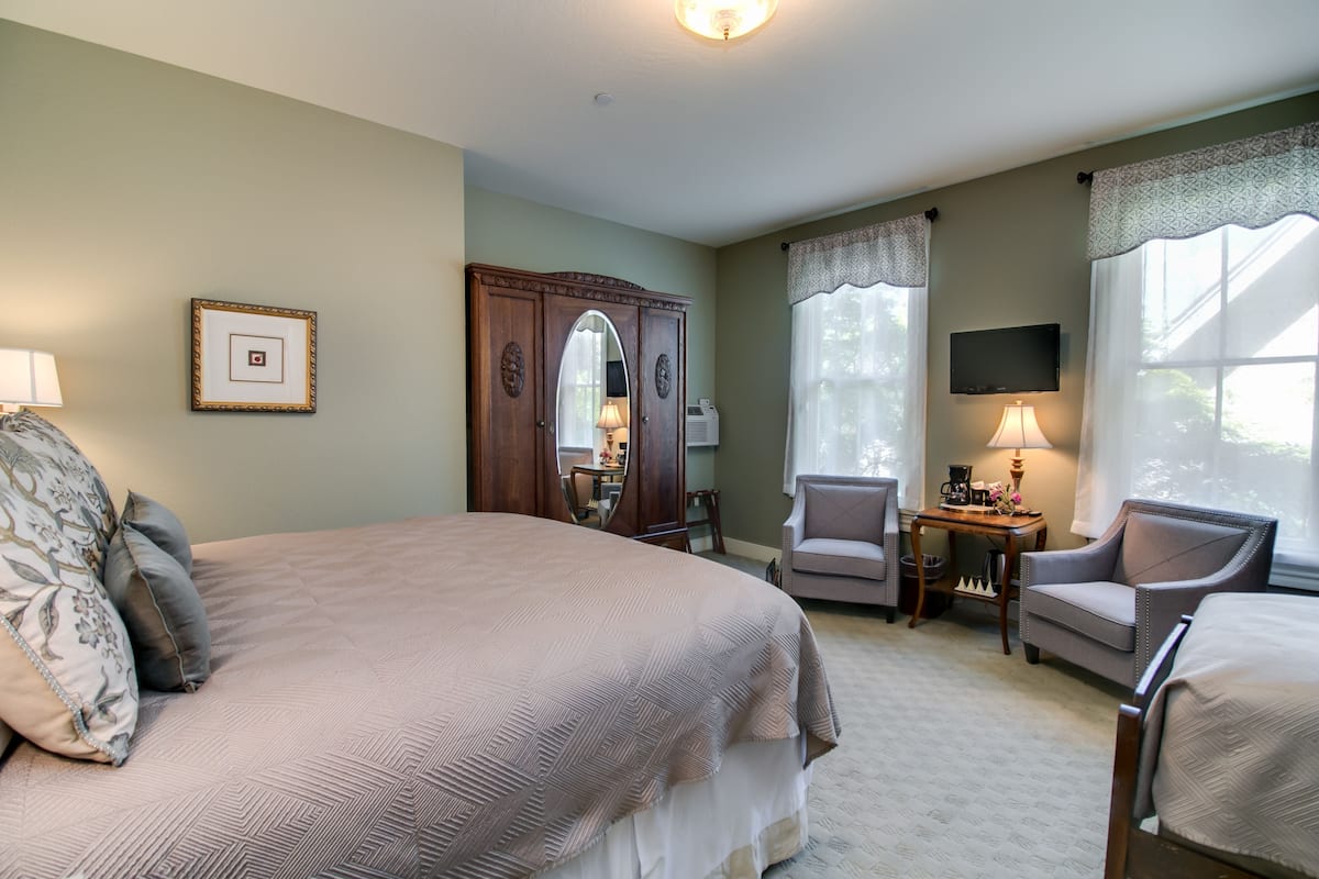 Double Room (Queen Anne) | Egyptian cotton sheets, premium bedding, down duvets, pillow-top beds