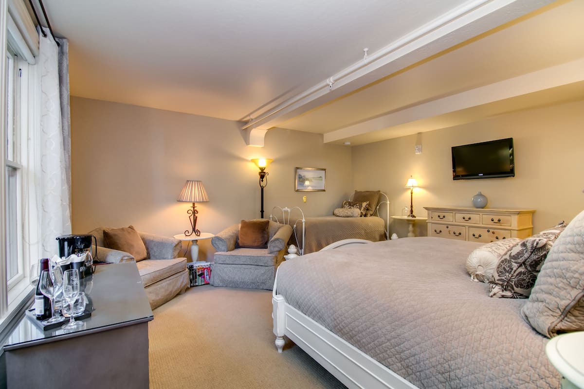 Double Room, 1 King Bed (Enders) | Egyptian cotton sheets, premium bedding, down duvets, pillow-top beds