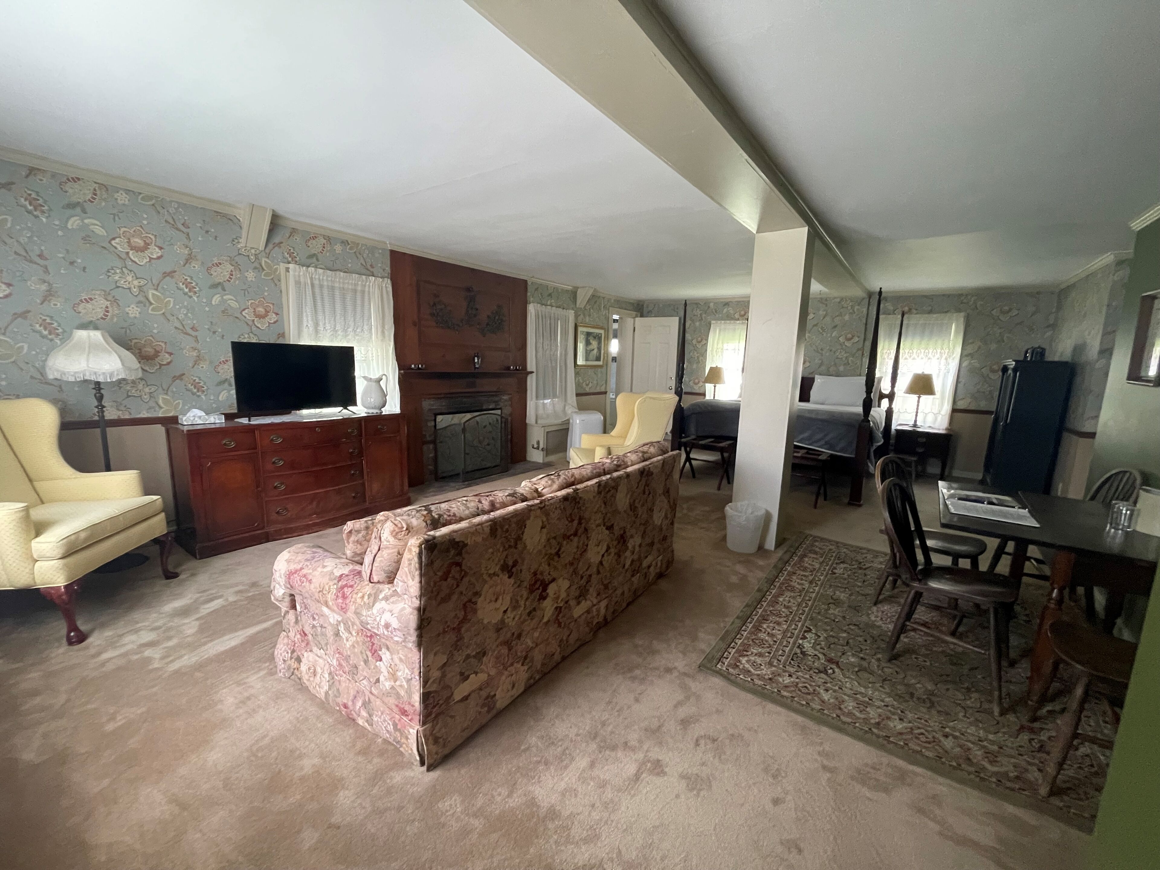 Lucinda's Suite | Premium bedding, individually decorated, individually furnished