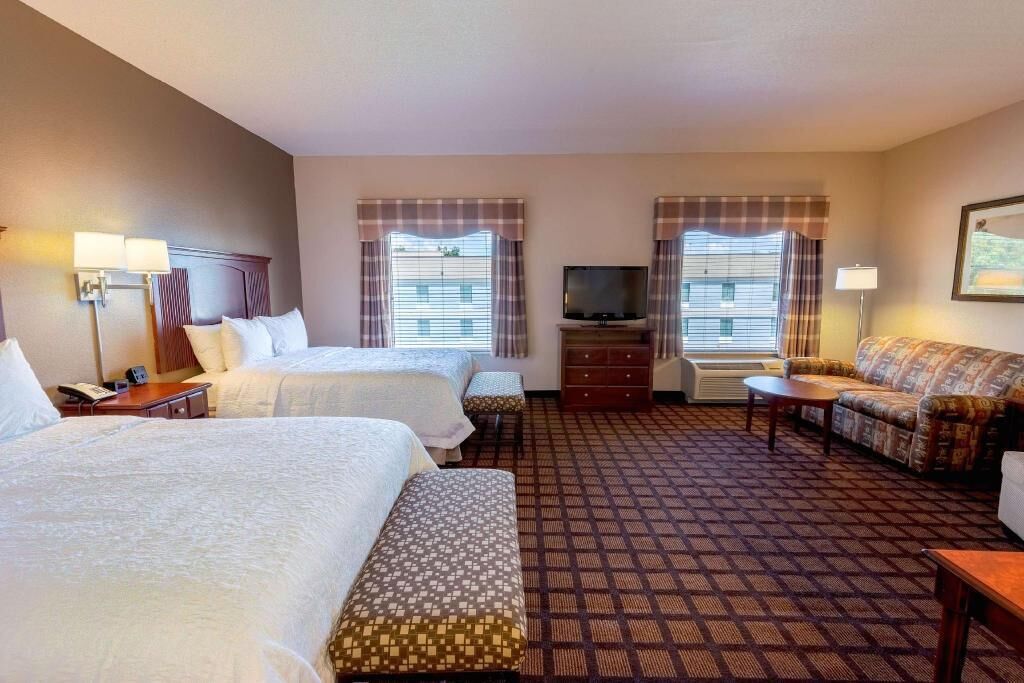 Premium bedding, in-room safe, desk, blackout drapes