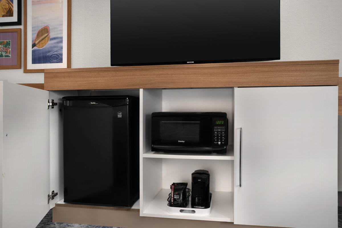 Premium bedding, in-room safe, desk, blackout curtains