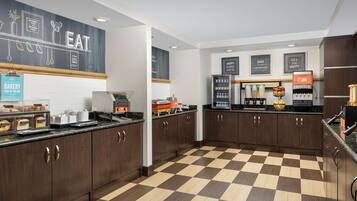 Petit déjeuner continental compris tous les jours