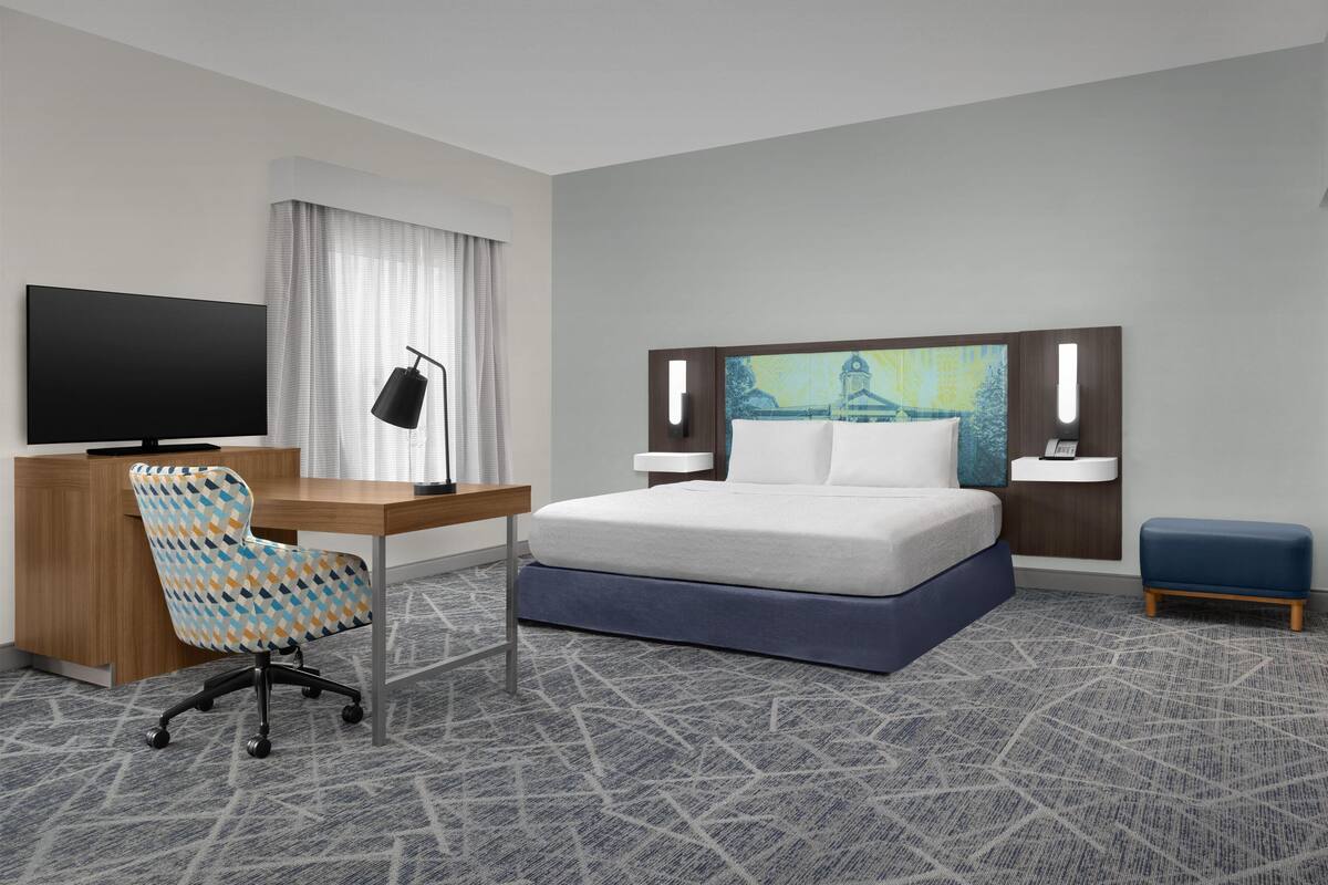 Studio, Accessible, Non Smoking | Premium bedding, in-room safe, desk, blackout curtains