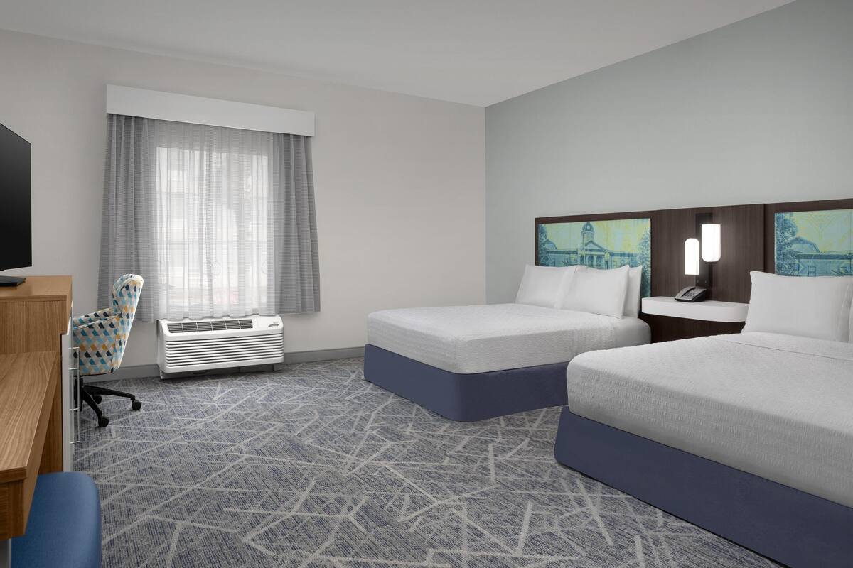 Two Queen Beds, Non-Smoking (Mob Hear Tub) | Premium bedding, in-room safe, desk, blackout curtains
