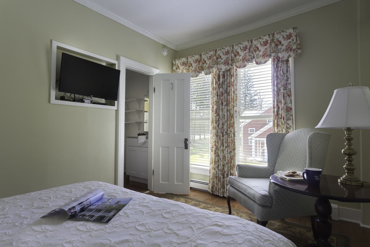Suite (Morning Glory)