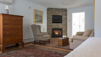 Suite (Green Briar) | Living area | Flat-screen TV