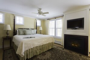 Suite (Peach Blossom) | Iron/ironing board, free WiFi, bed sheets