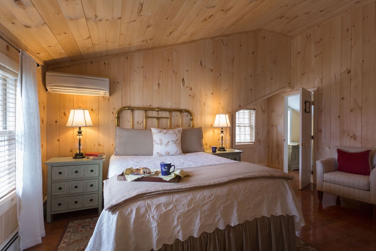 Classic Room (Cinnamon)