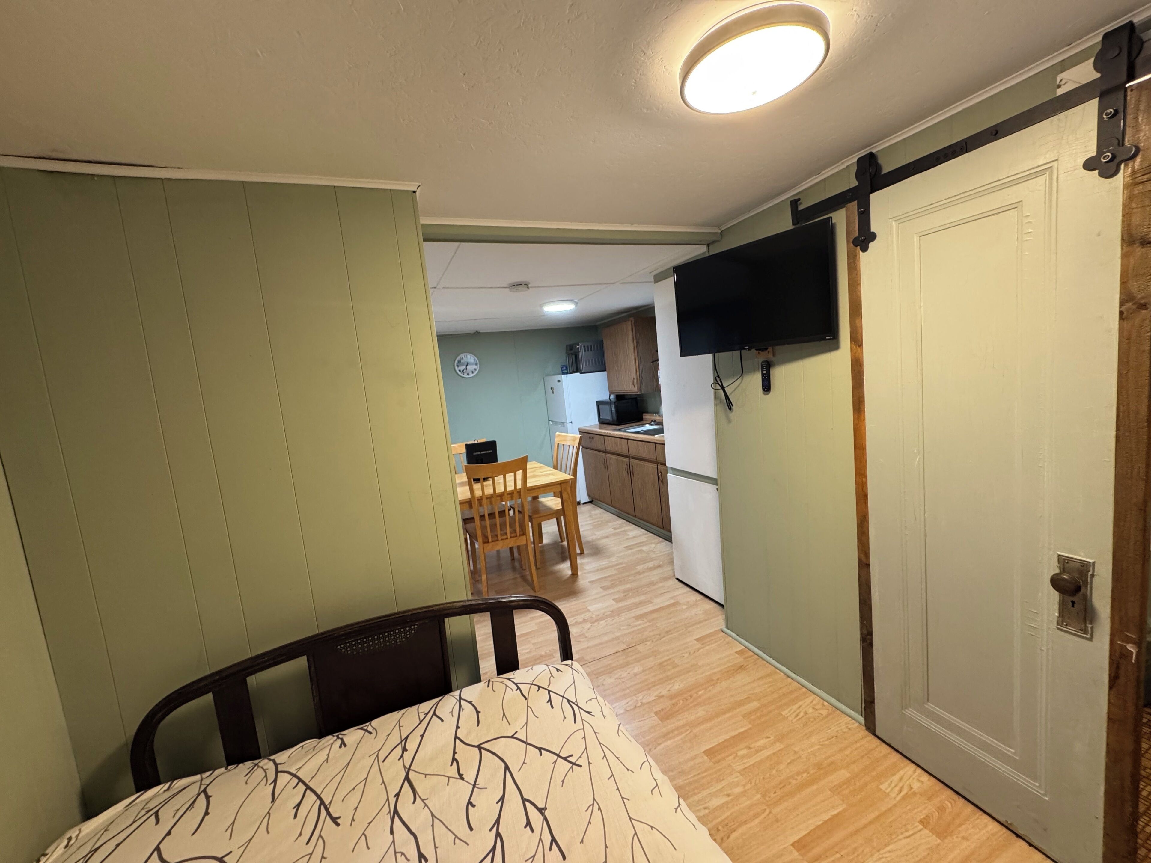 基础小屋 | 遮光窗帘、熨斗/熨衣板、免费 WiFi、床单