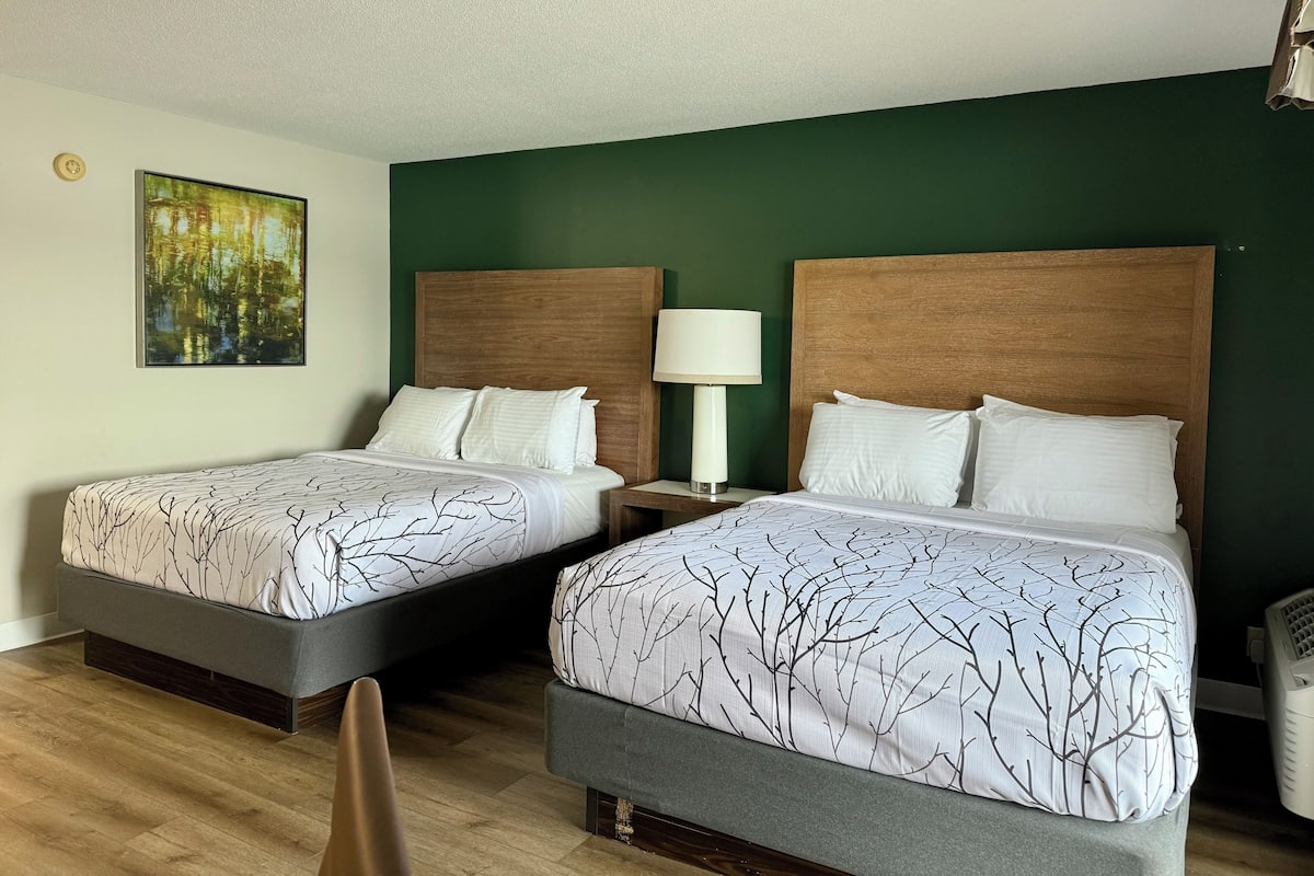 1 bedroom, blackout drapes, iron/ironing board, free WiFi