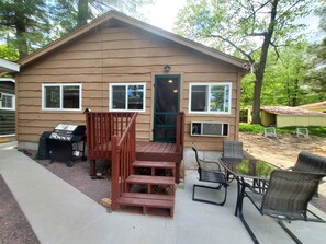 Hytte, 2 soverom, kjøkken | Blendingsgardiner, strykejern/-brett, wi-fi (inkludert) og sengetøy