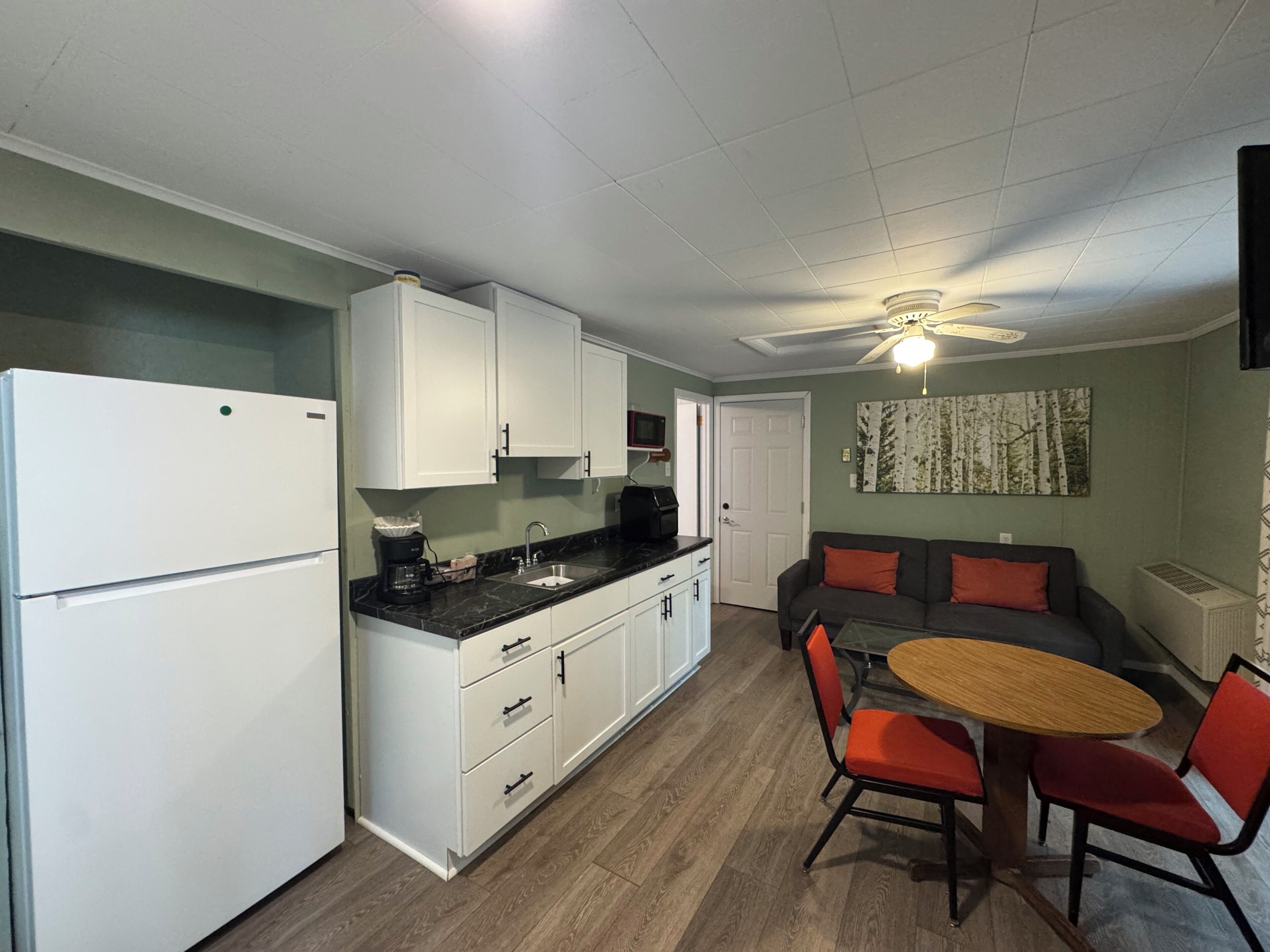 Deluxe Cabin | Blackout drapes, iron/ironing board, free WiFi, bed sheets