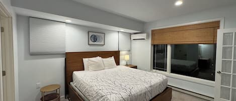 Deluxe Studio Suite | Blackout drapes, iron/ironing board, free WiFi, bed sheets
