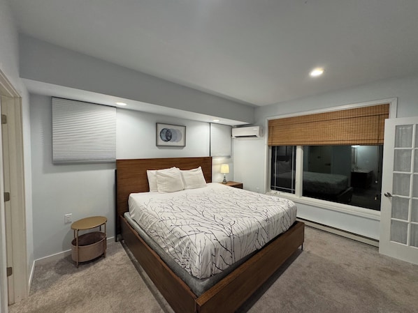 Deluxe Studio Suite | Blackout drapes, iron/ironing board, free WiFi, bed sheets
