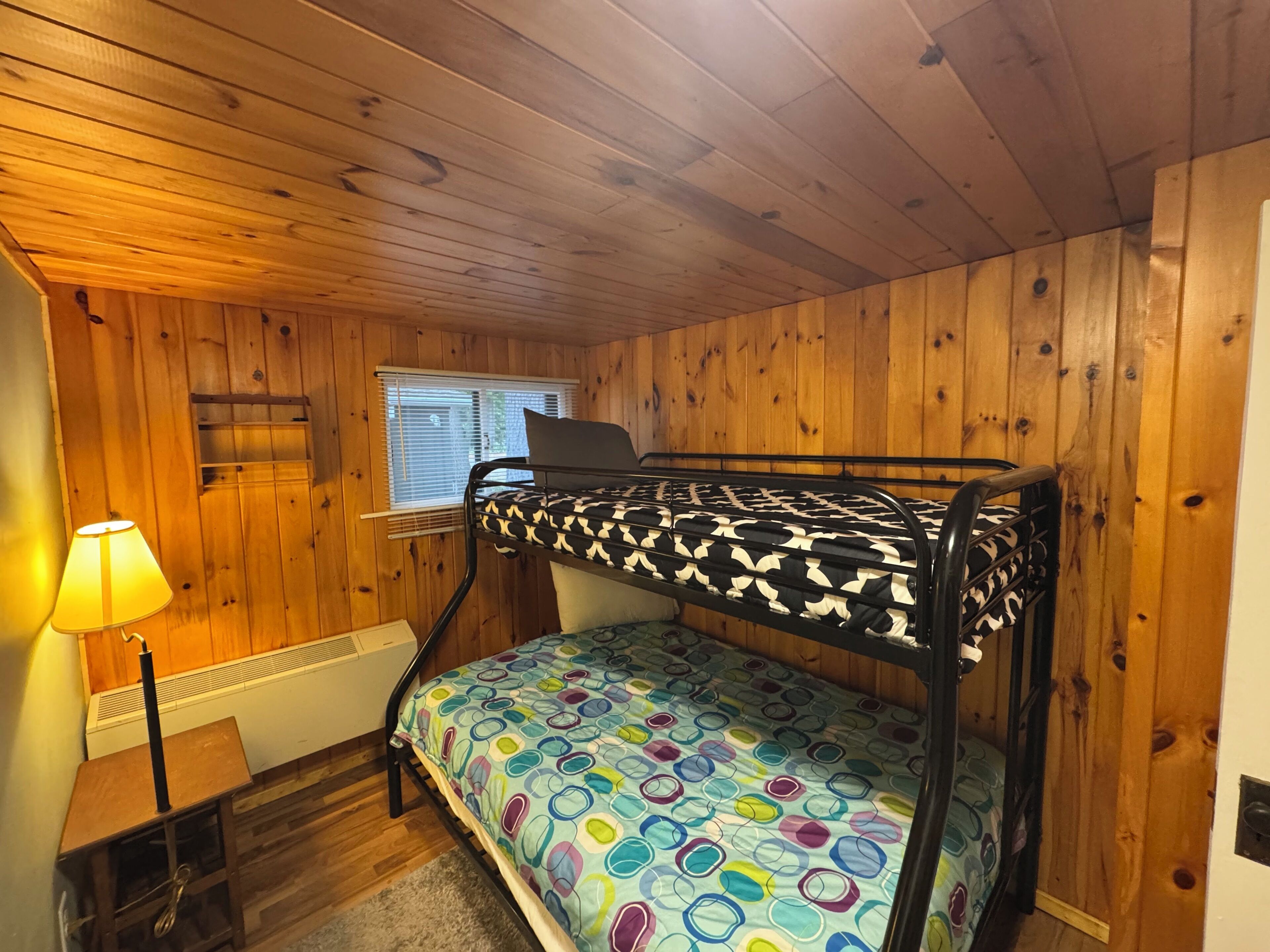 Chalet rustique Deluxe | Rideaux d’obscurcissement, fer et planche à repasser