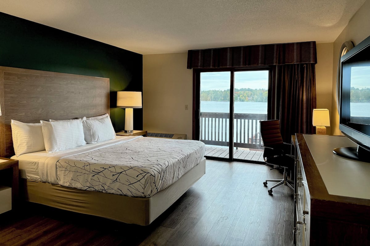 Room, 1 King Bed, Lake View | 1 bedroom, blackout drapes, iron/ironing board, free WiFi