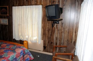 Single queen | Desk, free WiFi - Rainbow Motel (Thermopolis)