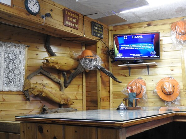 Interior - Rainbow Motel (Thermopolis)