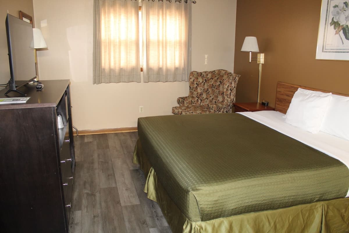 Premium bedding, iron/ironing board, free WiFi