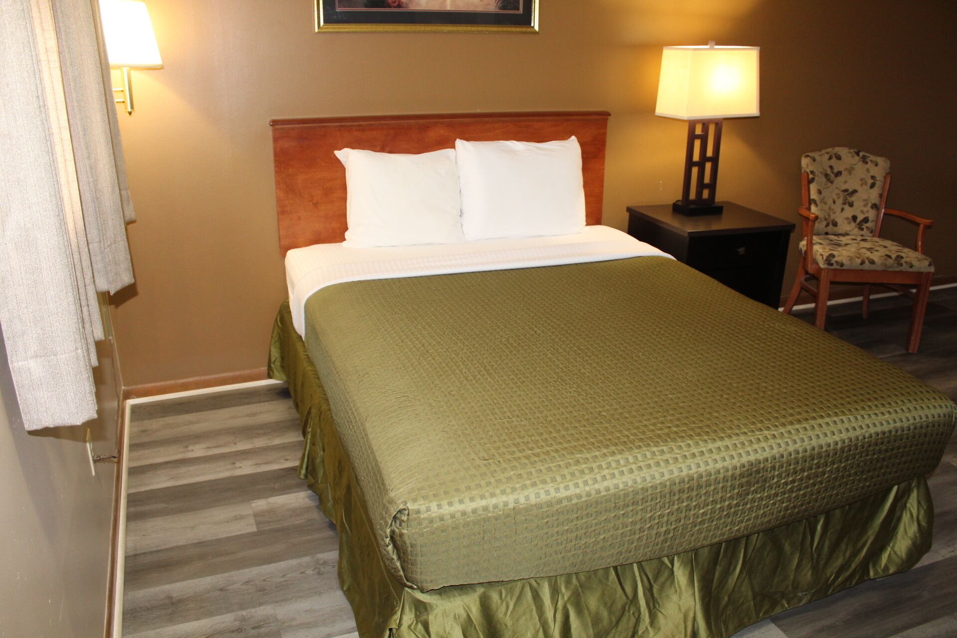 Hochwertige Bettwaren, Bügeleisen/Bügelbrett, kostenloses WLAN