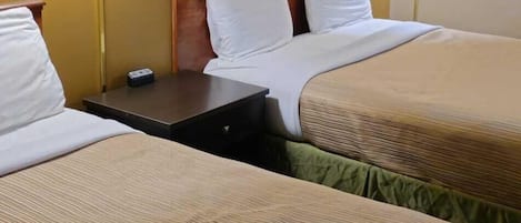 Standardrum - 2 queensize-sÀngar - icke-rökare | SÀngtillbehör av högsta kvalitet, strykjÀrn/strykbrÀda och gratis wi-fi