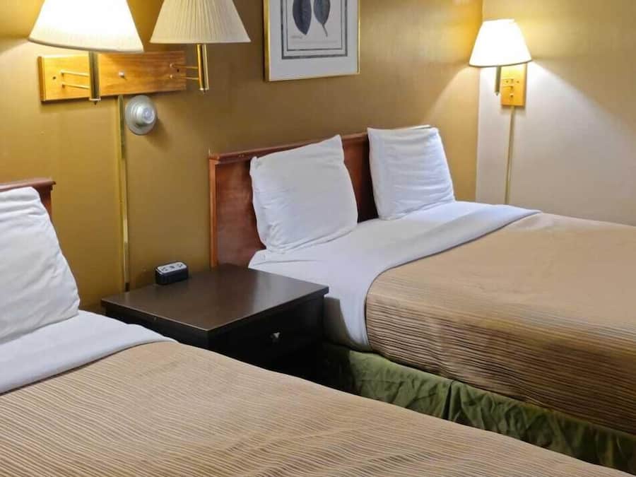 Standard Room, 2 Queen Beds, Non Smoking