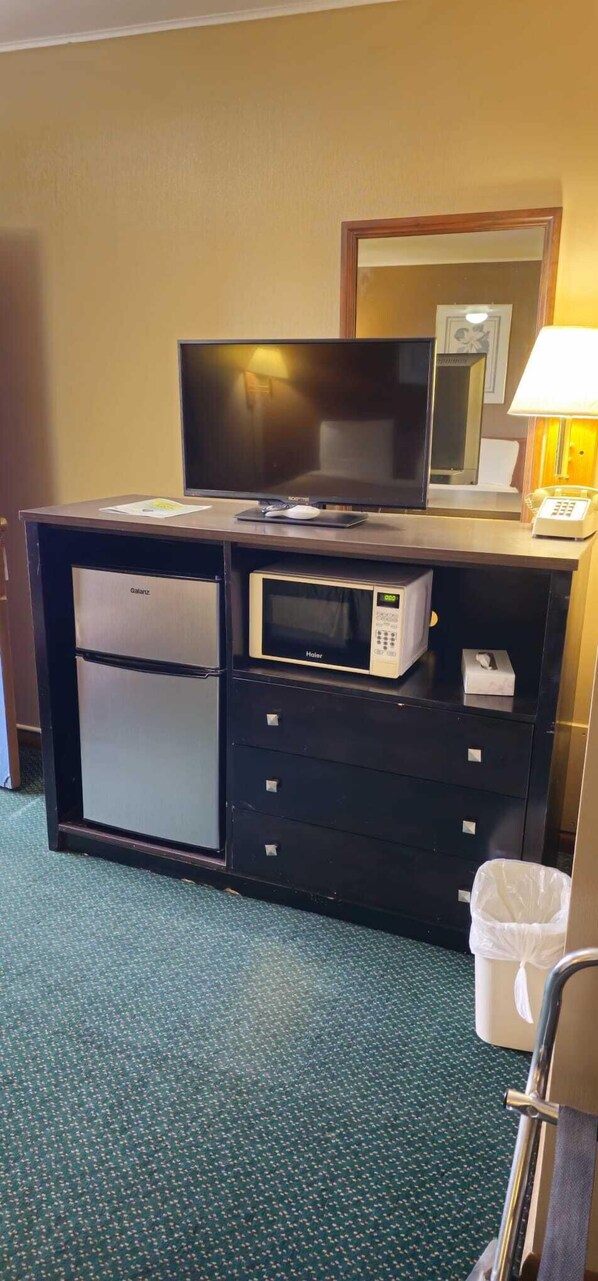 Premium bedding, iron/ironing board, free WiFi