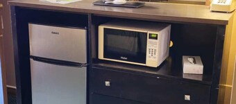 콜로니얼 인 다이어스빌